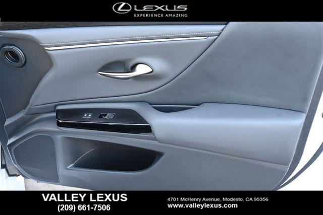2025 Lexus ES 300h 300h