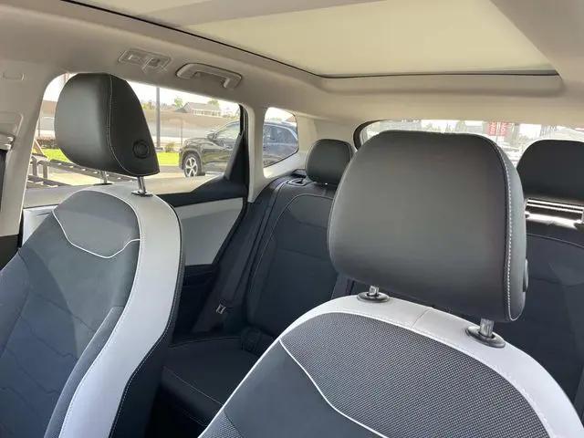 2026 Volkswagen Taos SE