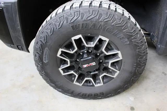 2025 GMC Sierra 2500HD Crew Cab, Standard Bed, AT4X, 4WD