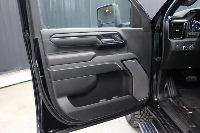 2025 GMC Sierra 2500HD Crew Cab, Standard Bed, AT4X, 4WD