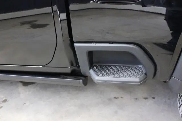 2025 GMC Sierra 2500HD Crew Cab, Standard Bed, AT4X, 4WD