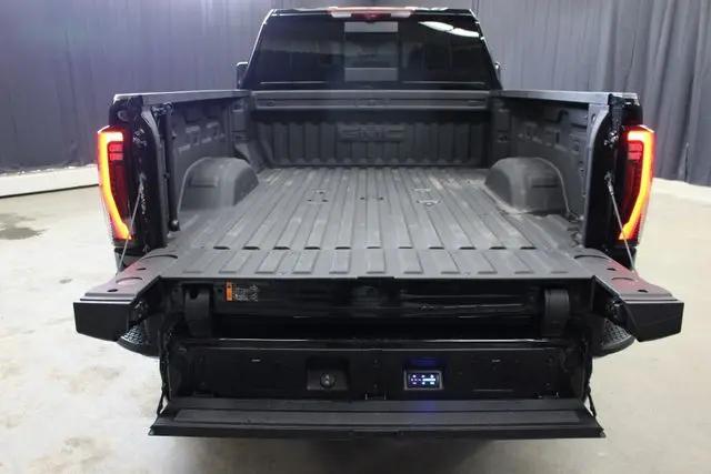 2025 GMC Sierra 2500HD Crew Cab, Standard Bed, AT4X, 4WD