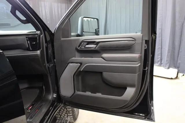 2025 GMC Sierra 2500HD Crew Cab, Standard Bed, AT4X, 4WD