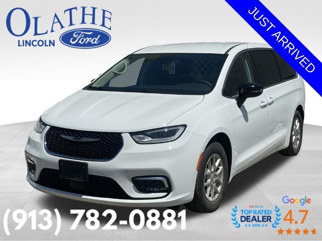 2024 Chrysler Pacifica Touring L for sale in Olathe, KS