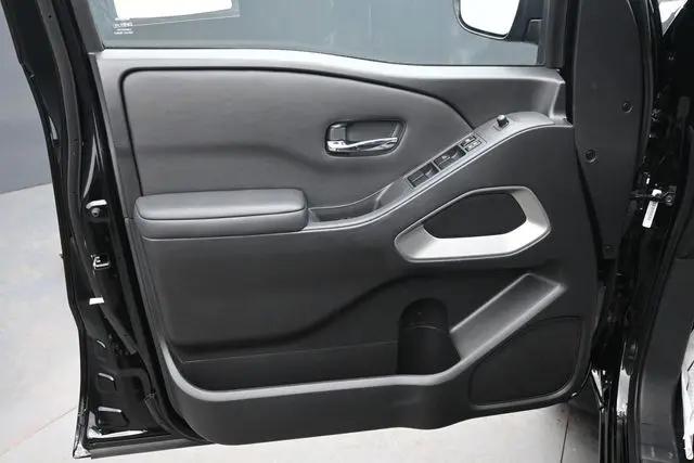 2023 Nissan Frontier Crew Cab SV 4x4