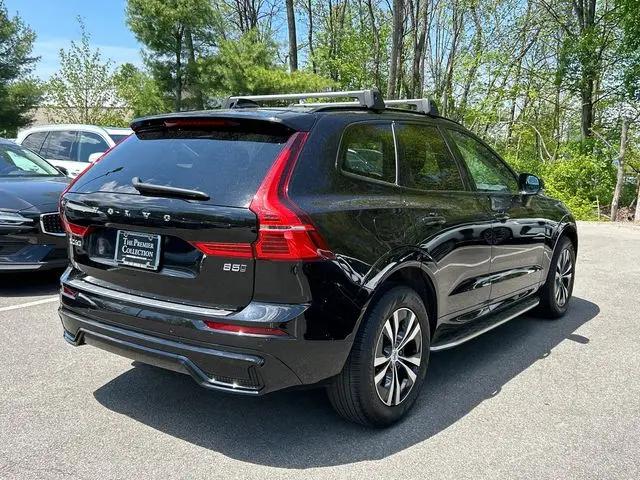 2024 Volvo XC60 B5 Core Dark Theme