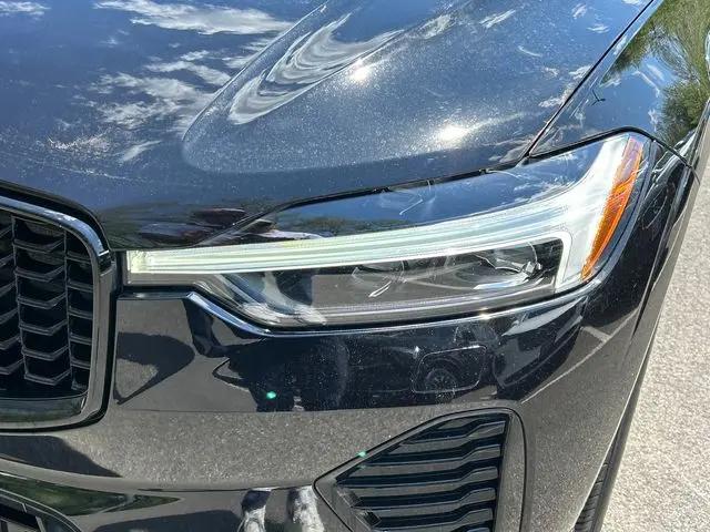 2024 Volvo XC60 B5 Core Dark Theme