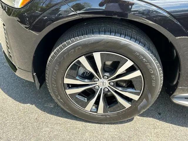2024 Volvo XC60 B5 Core Dark Theme