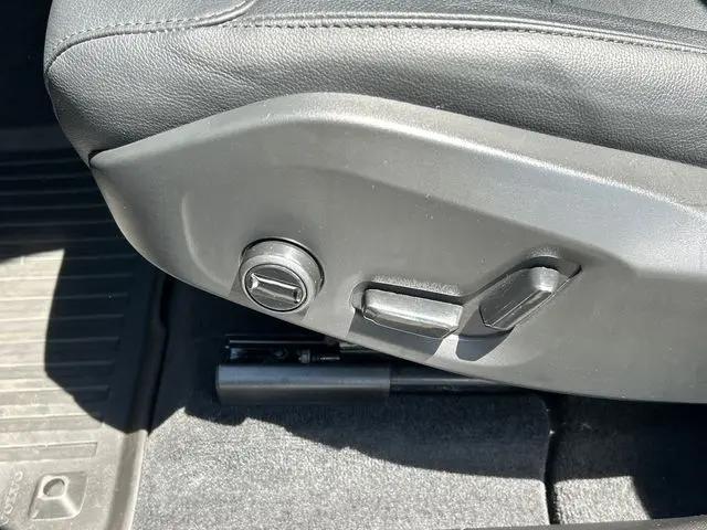 2024 Volvo XC60 B5 Core Dark Theme