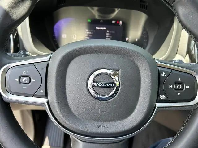 2024 Volvo XC60 B5 Core Dark Theme