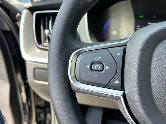 2024 Volvo XC60 B5 Core Dark Theme