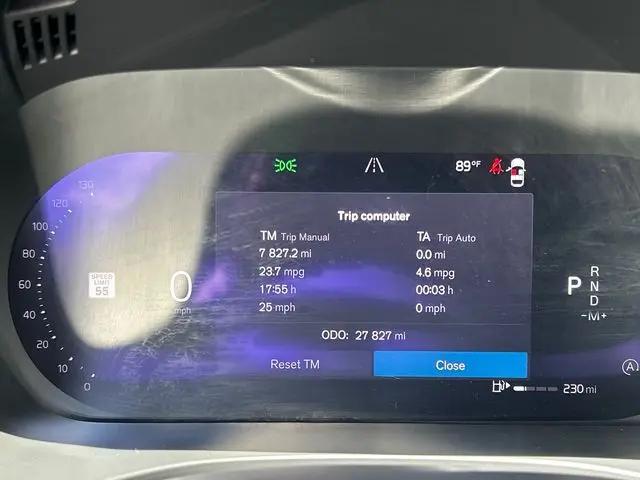 2024 Volvo XC60 B5 Core Dark Theme