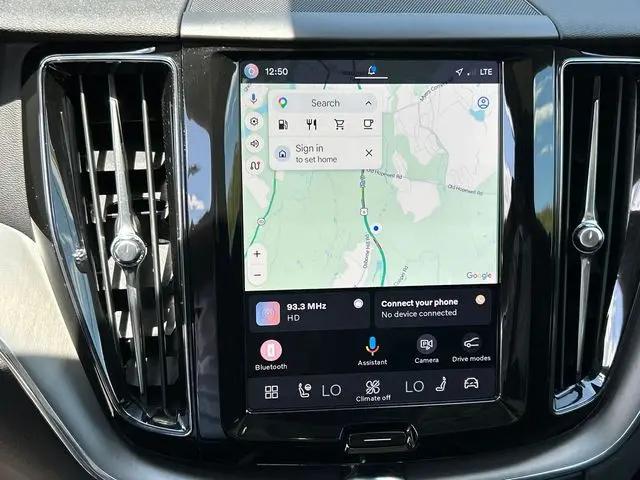 2024 Volvo XC60 B5 Core Dark Theme