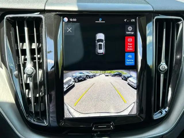 2024 Volvo XC60 B5 Core Dark Theme