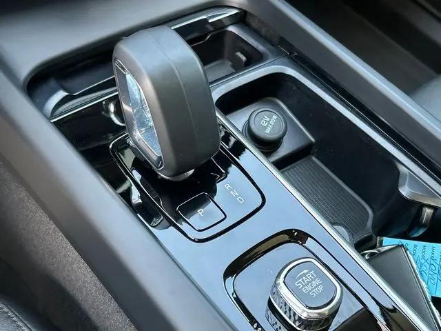 2024 Volvo XC60 B5 Core Dark Theme