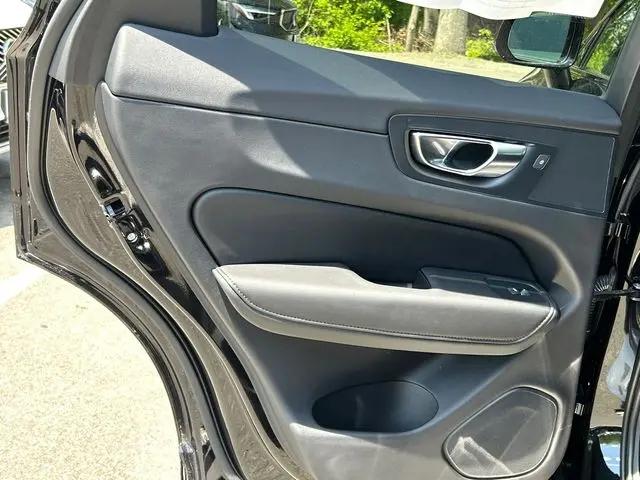 2024 Volvo XC60 B5 Core Dark Theme