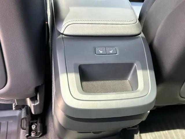 2024 Volvo XC60 B5 Core Dark Theme