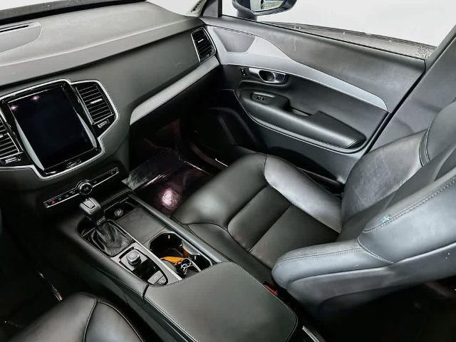 2022 Volvo XC90 T5 Momentum 7 Passenger
