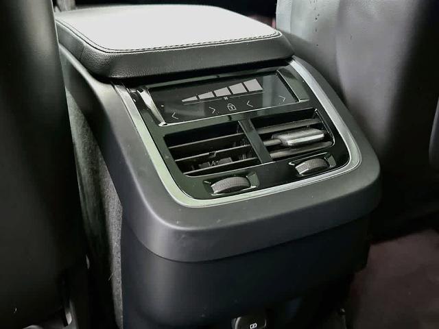 2022 Volvo XC90 T5 Momentum 7 Passenger