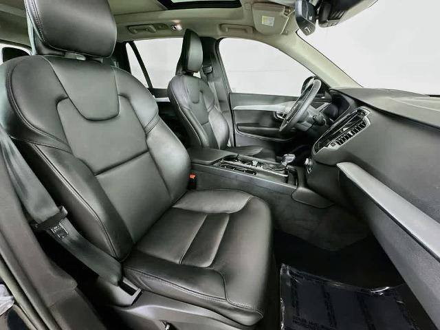 2022 Volvo XC90 T5 Momentum 7 Passenger