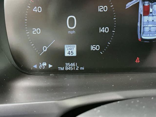 2022 Volvo XC90 T5 Momentum 7 Passenger