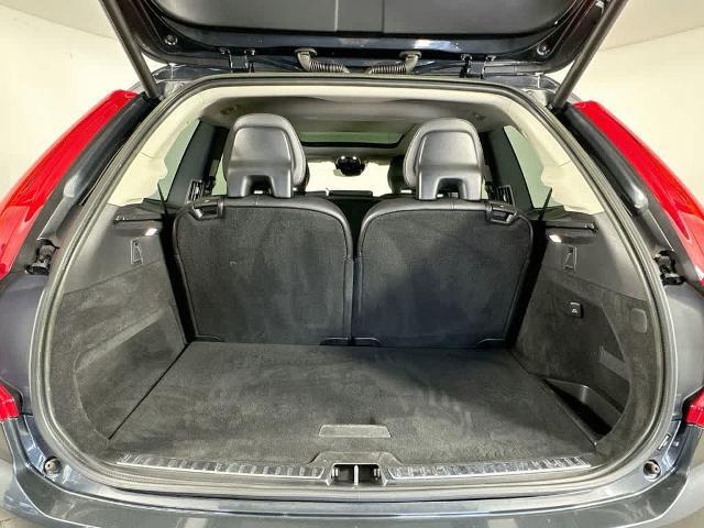 2022 Volvo XC90 T5 Momentum 7 Passenger