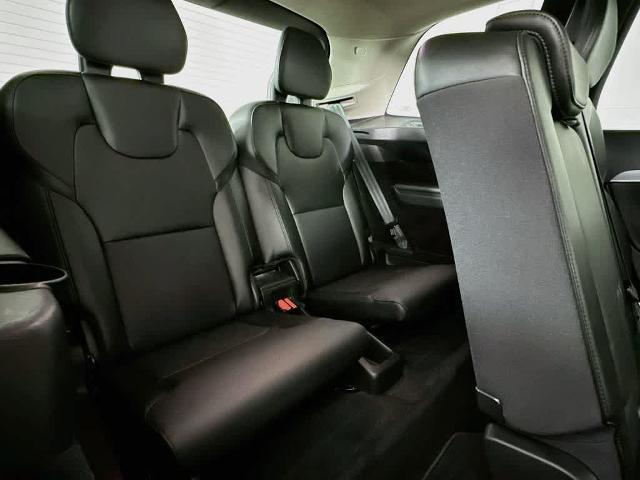 2022 Volvo XC90 T5 Momentum 7 Passenger