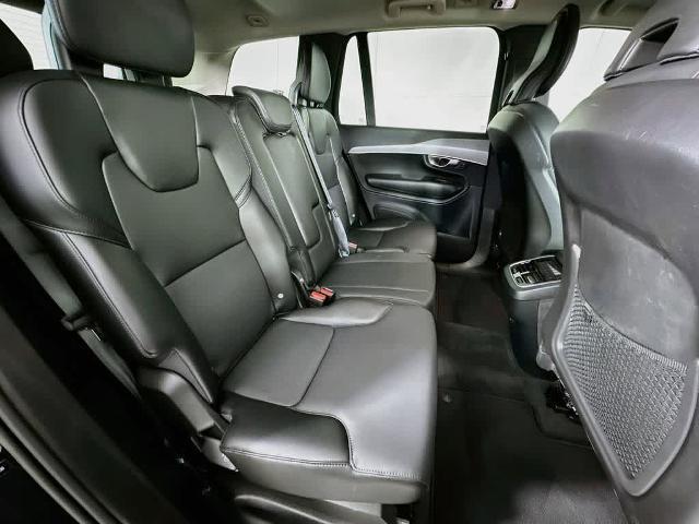 2022 Volvo XC90 T5 Momentum 7 Passenger