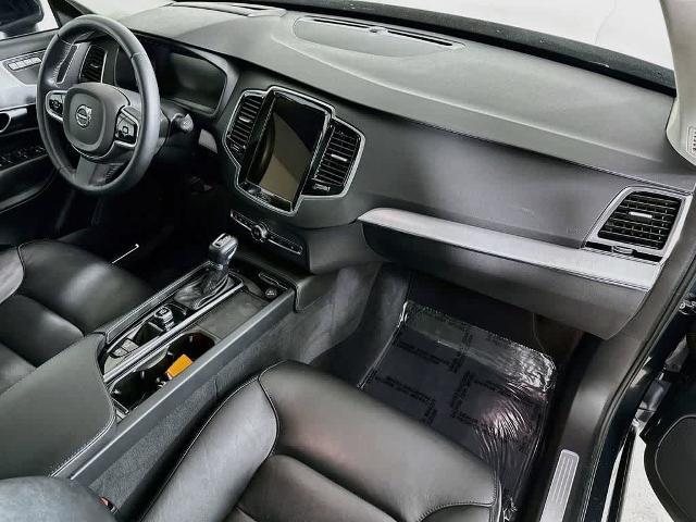 2022 Volvo XC90 T5 Momentum 7 Passenger