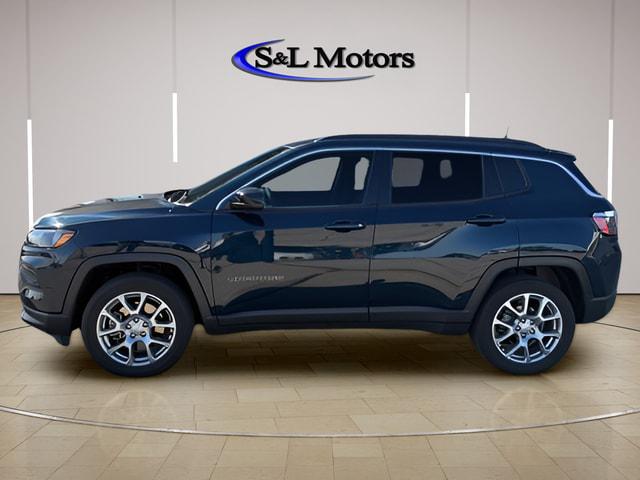 2024 Jeep Compass Latitude Lux FWD