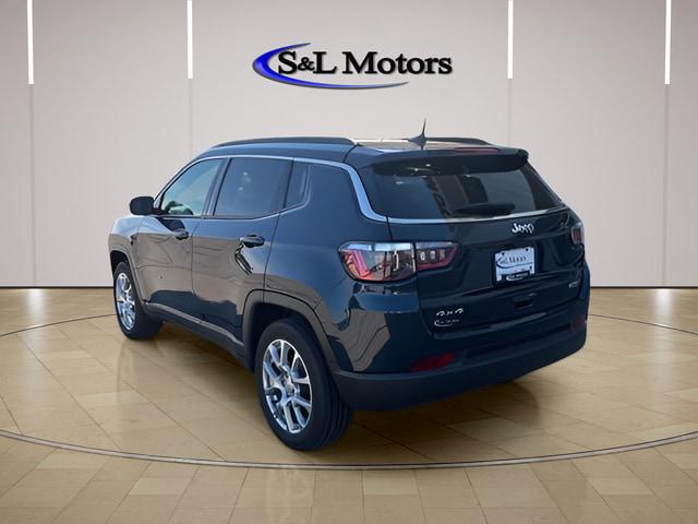 2024 Jeep Compass Latitude Lux FWD