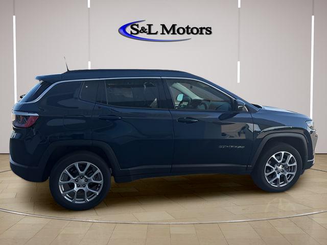 2024 Jeep Compass Latitude Lux FWD