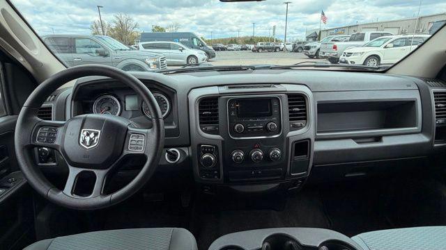 2017 Ram 1500 Express Crew Cab 4x4 5'7" Box
