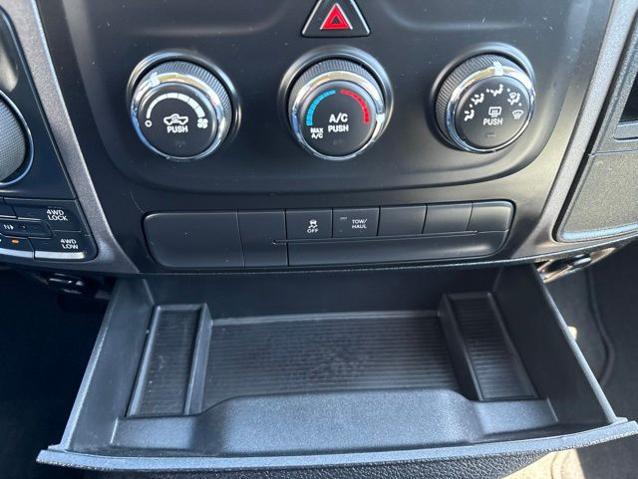 2017 Ram 1500 Express Crew Cab 4x4 5'7" Box