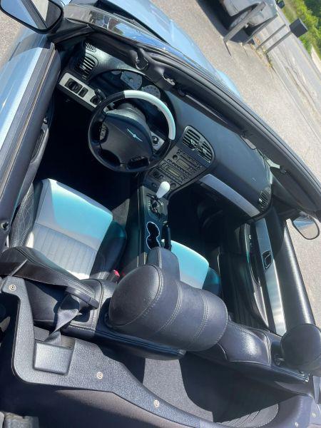 2004 Ford Thunderbird Base