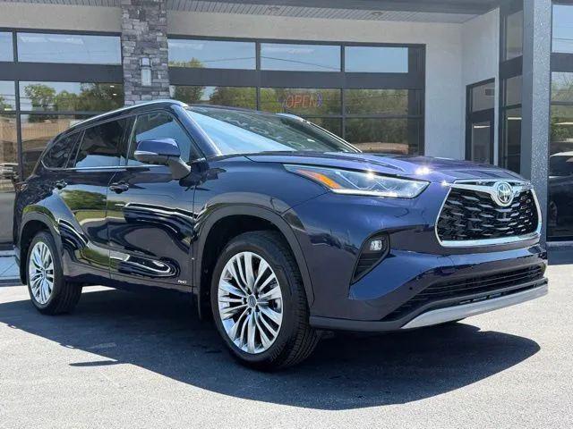2026 Toyota Highlander Hybrid Platinum