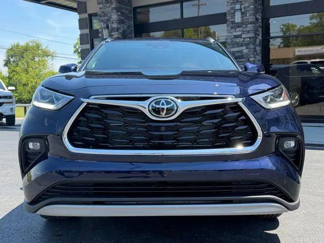 2026 Toyota Highlander Hybrid Platinum