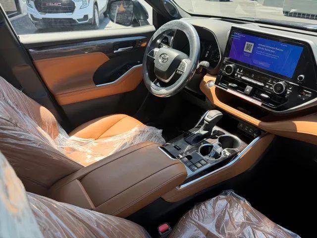 2026 Toyota Highlander Hybrid Platinum