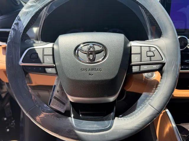 2026 Toyota Highlander Hybrid Platinum