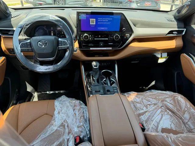 2026 Toyota Highlander Hybrid Platinum
