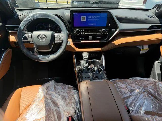 2026 Toyota Highlander Hybrid Platinum