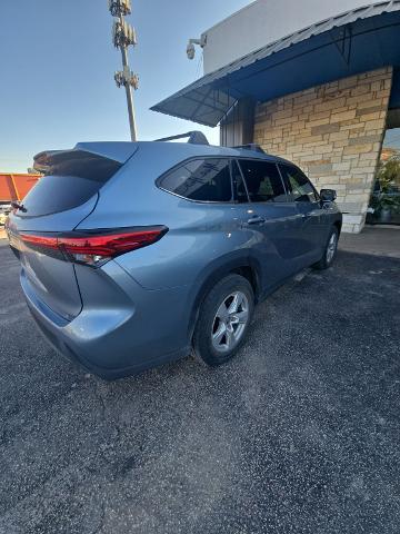 2022 Toyota Highlander LE