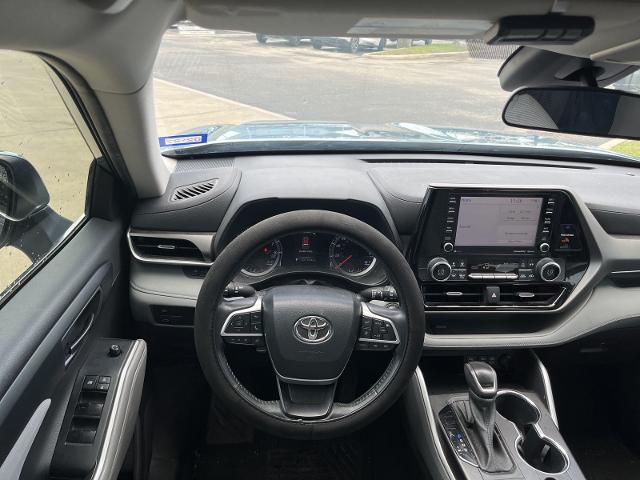 2022 Toyota Highlander LE