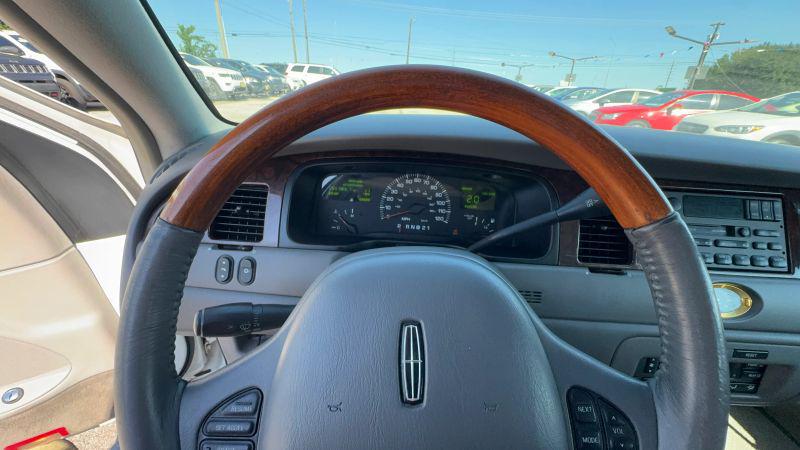 2001 Lincoln Town Car Cartier