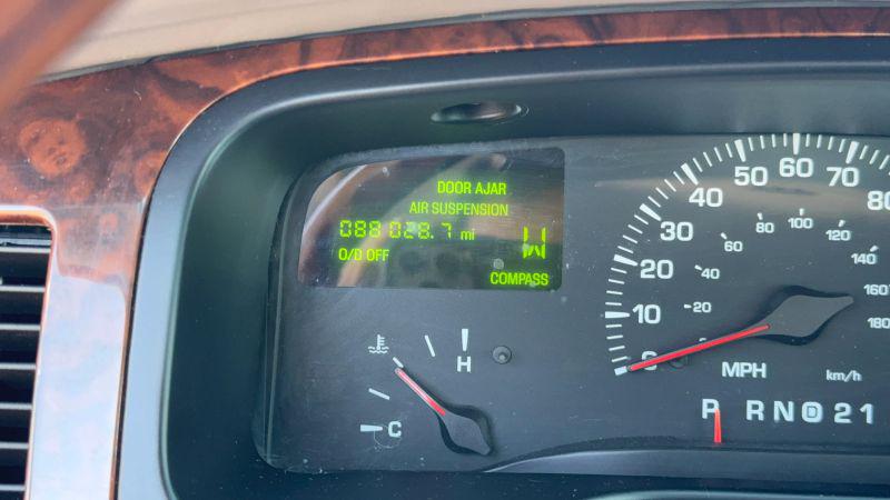 2001 Lincoln Town Car Cartier