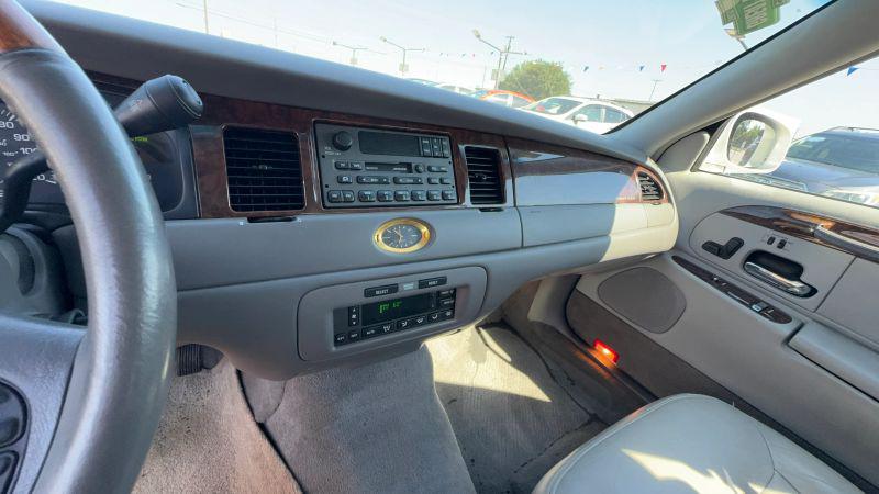 2001 Lincoln Town Car Cartier