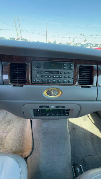 2001 Lincoln Town Car Cartier