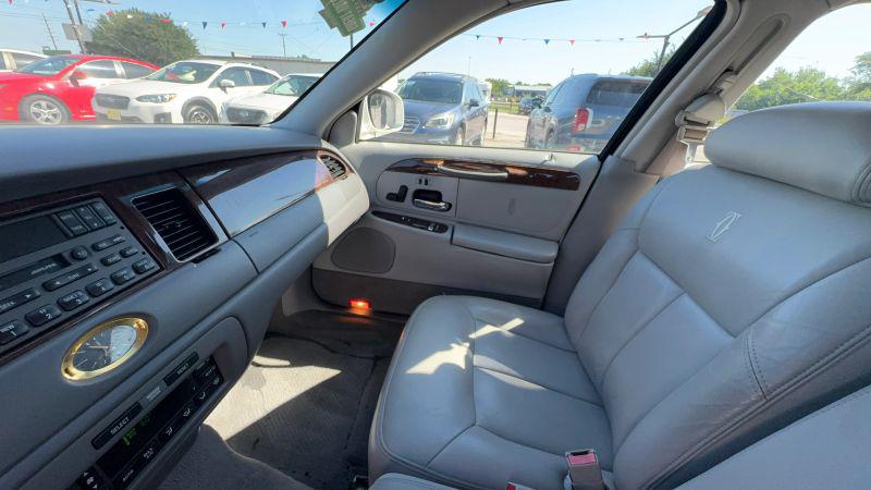 2001 Lincoln Town Car Cartier