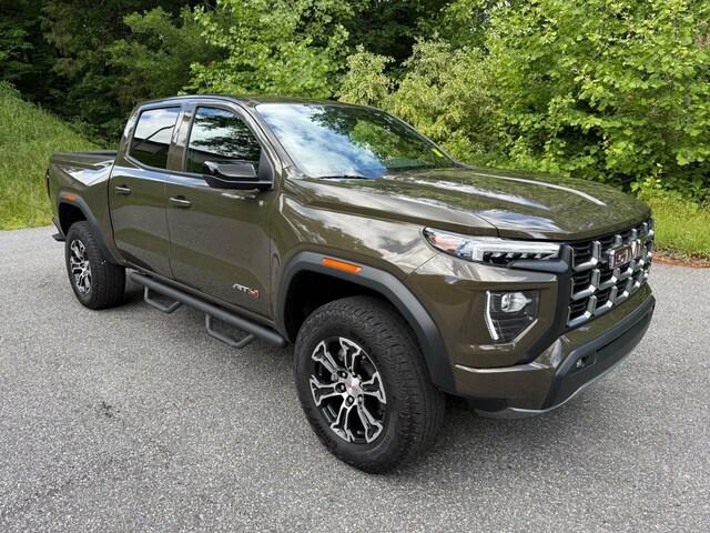 2025 GMC Canyon 4WD AT4