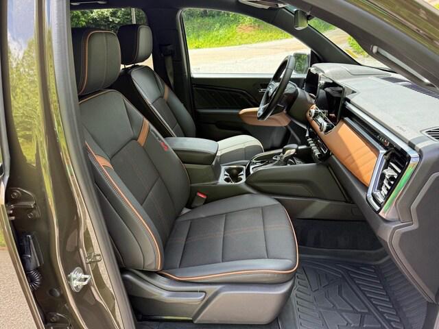 2025 GMC Canyon 4WD AT4